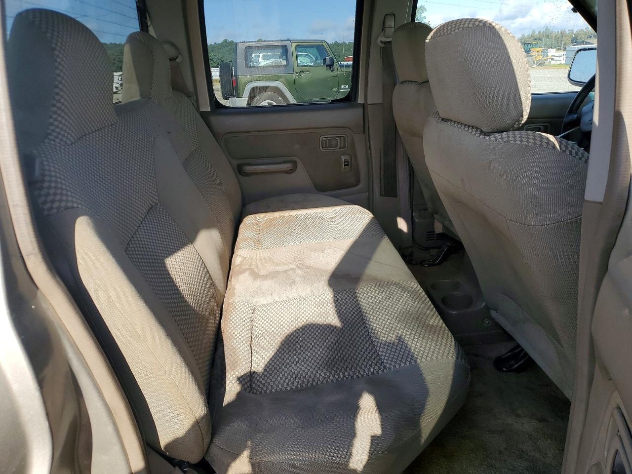 2001 NISSAN FRONTIER XE photo 10