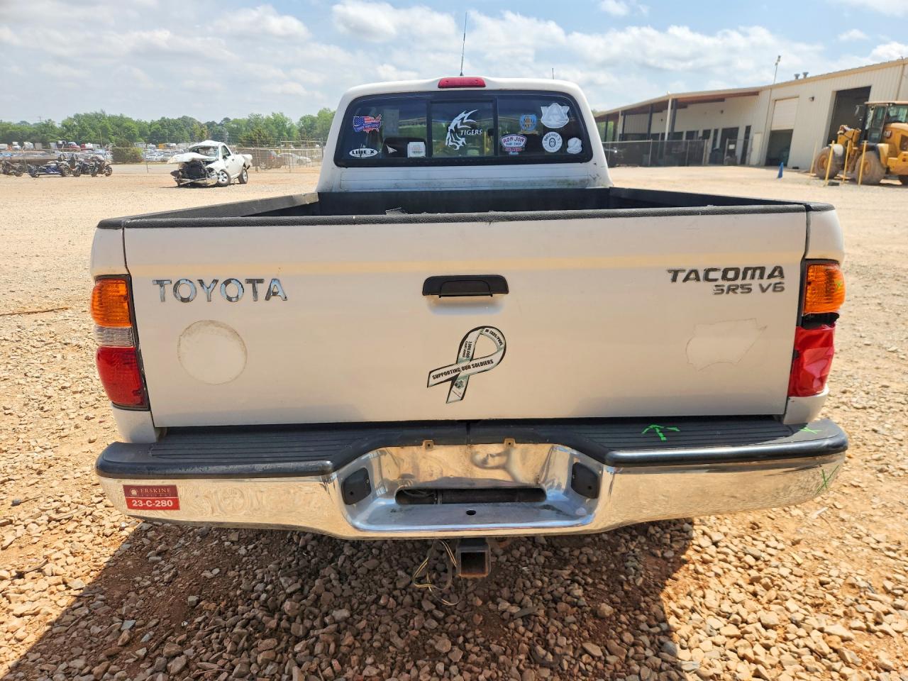 2004 TOYOTA TACOMA XTRACAB photo 11