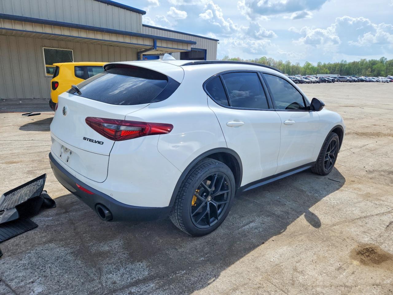 2020 ALFA ROMEO STELVIO photo 3