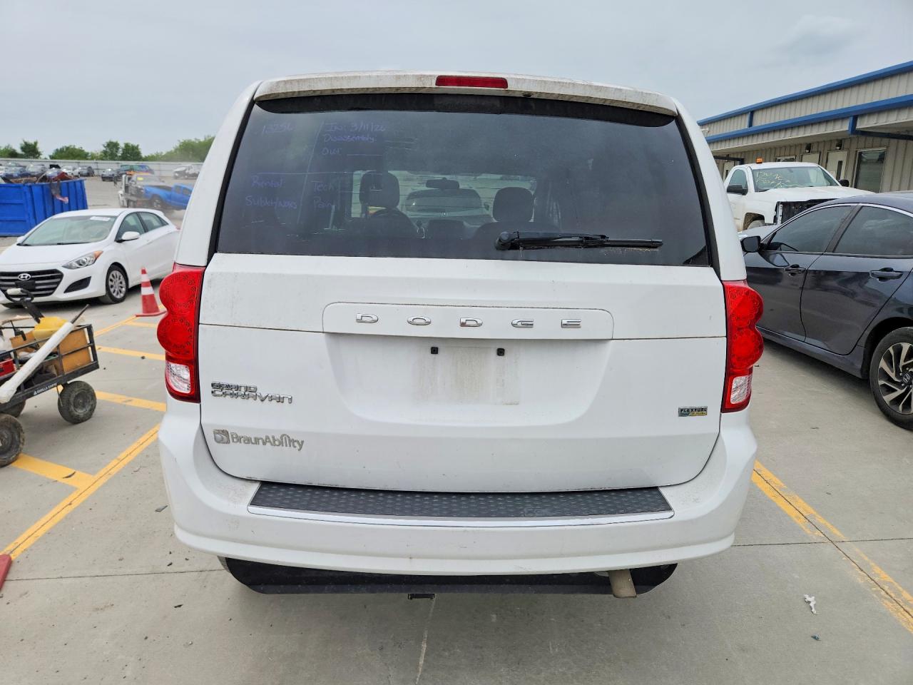 2015 DODGE GRAND CARAVAN SE photo 11