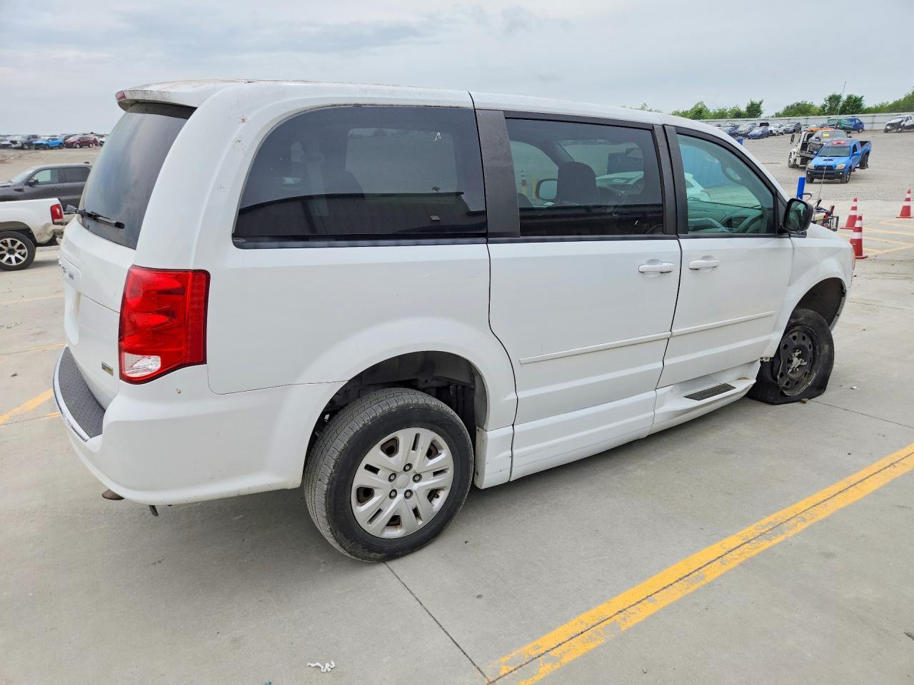 2015 DODGE GRAND CARAVAN SE photo 5