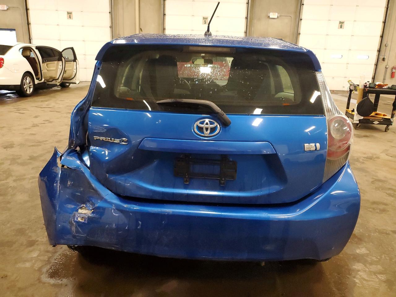 2013 TOYOTA PRIUS C ONE photo 11