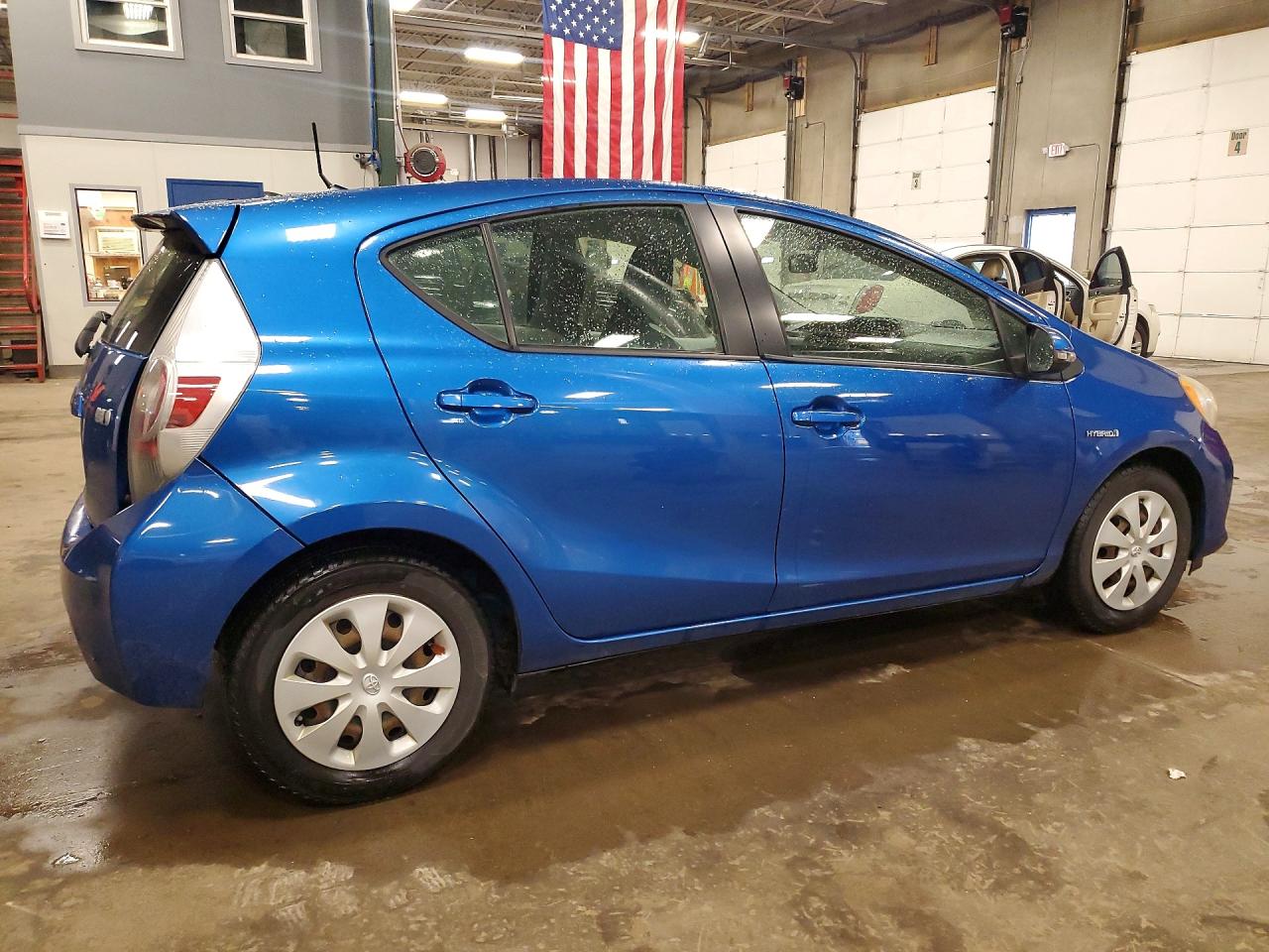 2013 TOYOTA PRIUS C ONE photo 5