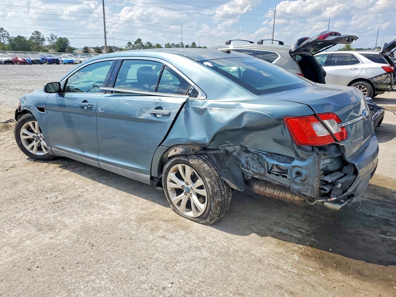 2010 FORD TAURUS SEL photo 2