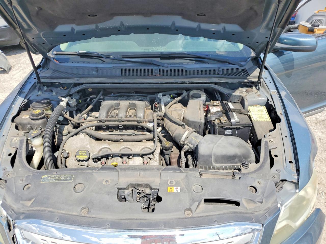 2010 FORD TAURUS SEL photo 11