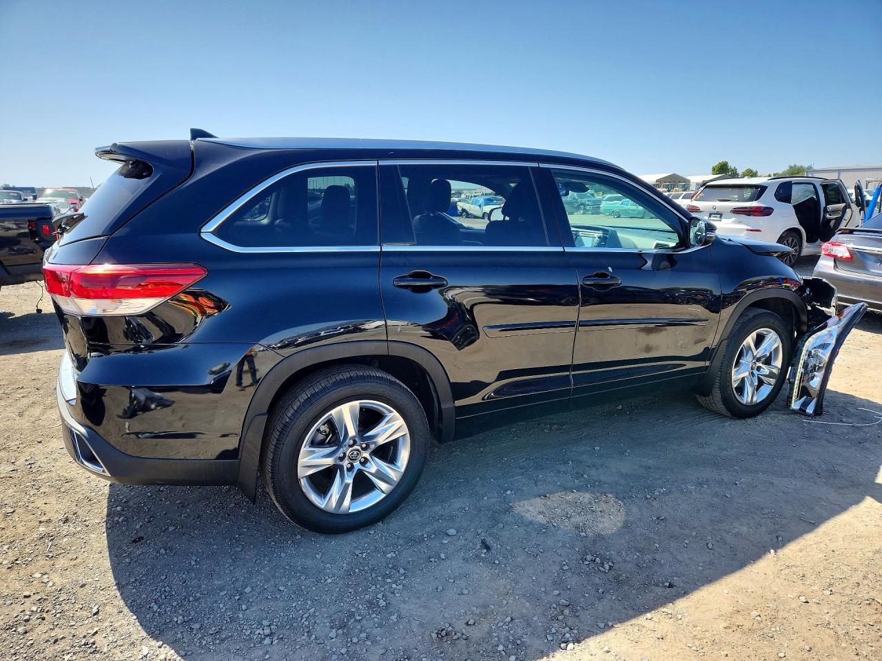 2017 TOYOTA HIGHLANDER LIMITED photo 5