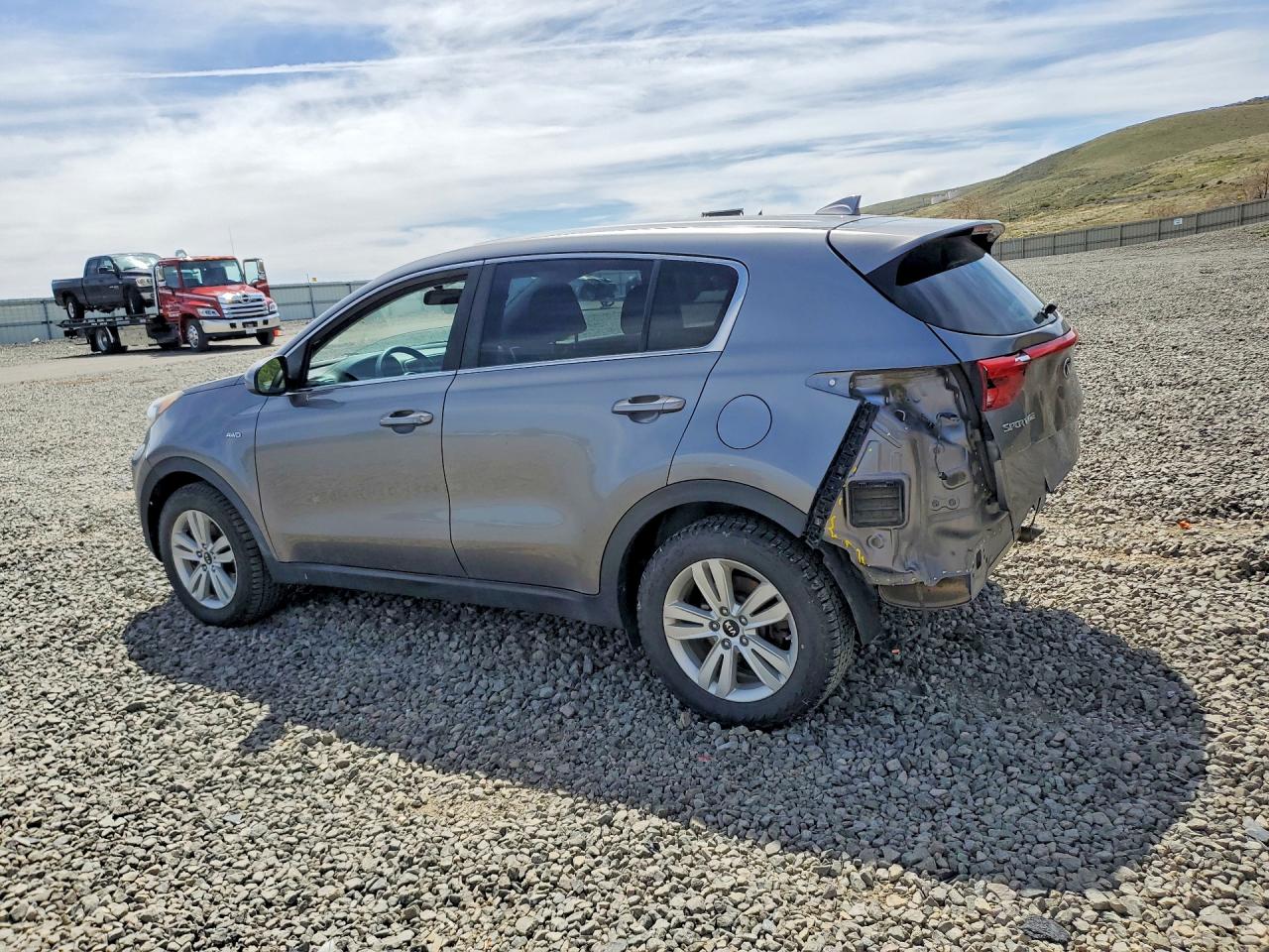 2017 KIA SPORTAGE LX photo 2