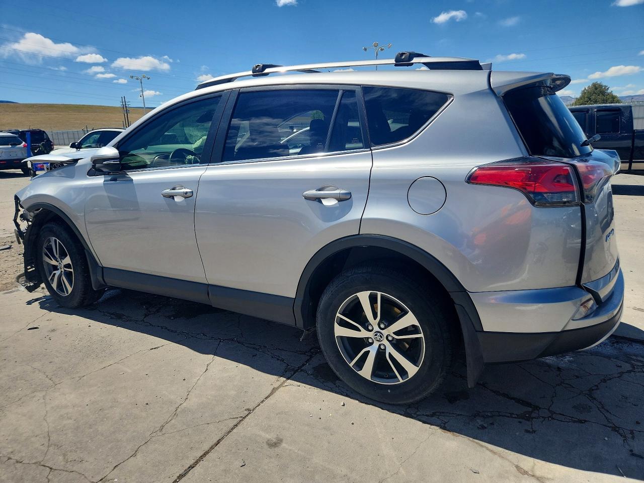2018 TOYOTA RAV4 XLE photo 2