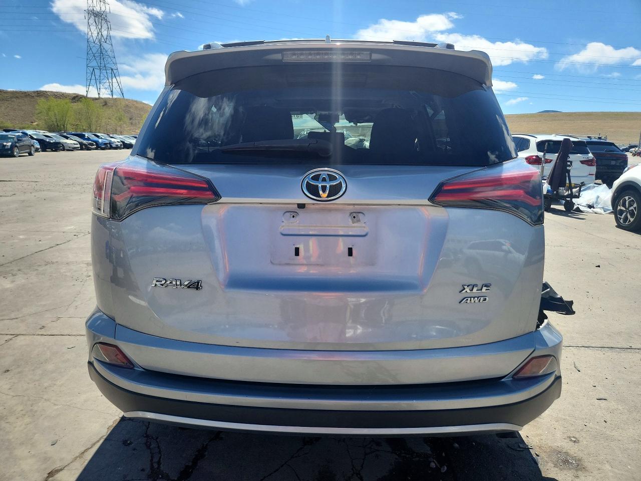 2018 TOYOTA RAV4 XLE photo 6