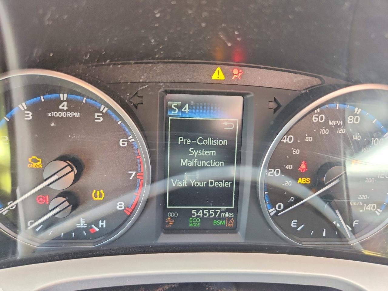 2018 TOYOTA RAV4 XLE photo 9