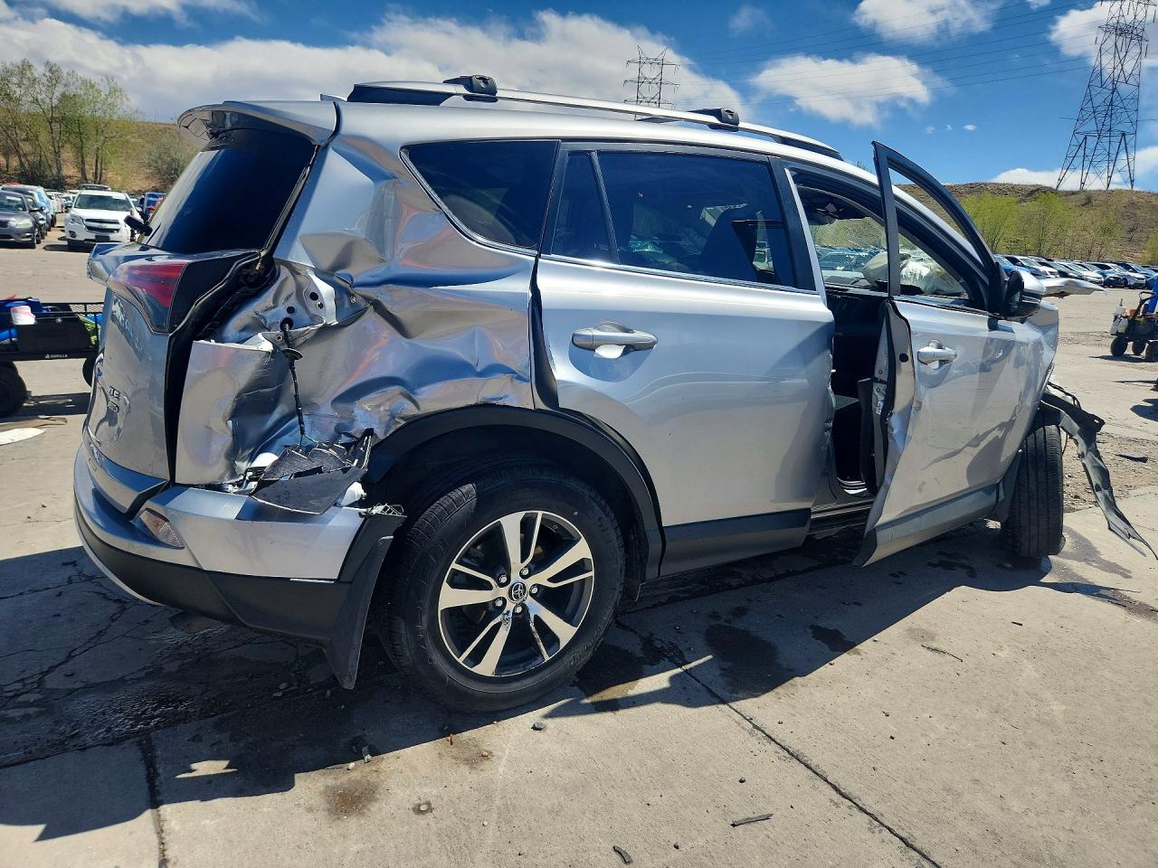 2018 TOYOTA RAV4 XLE photo 3