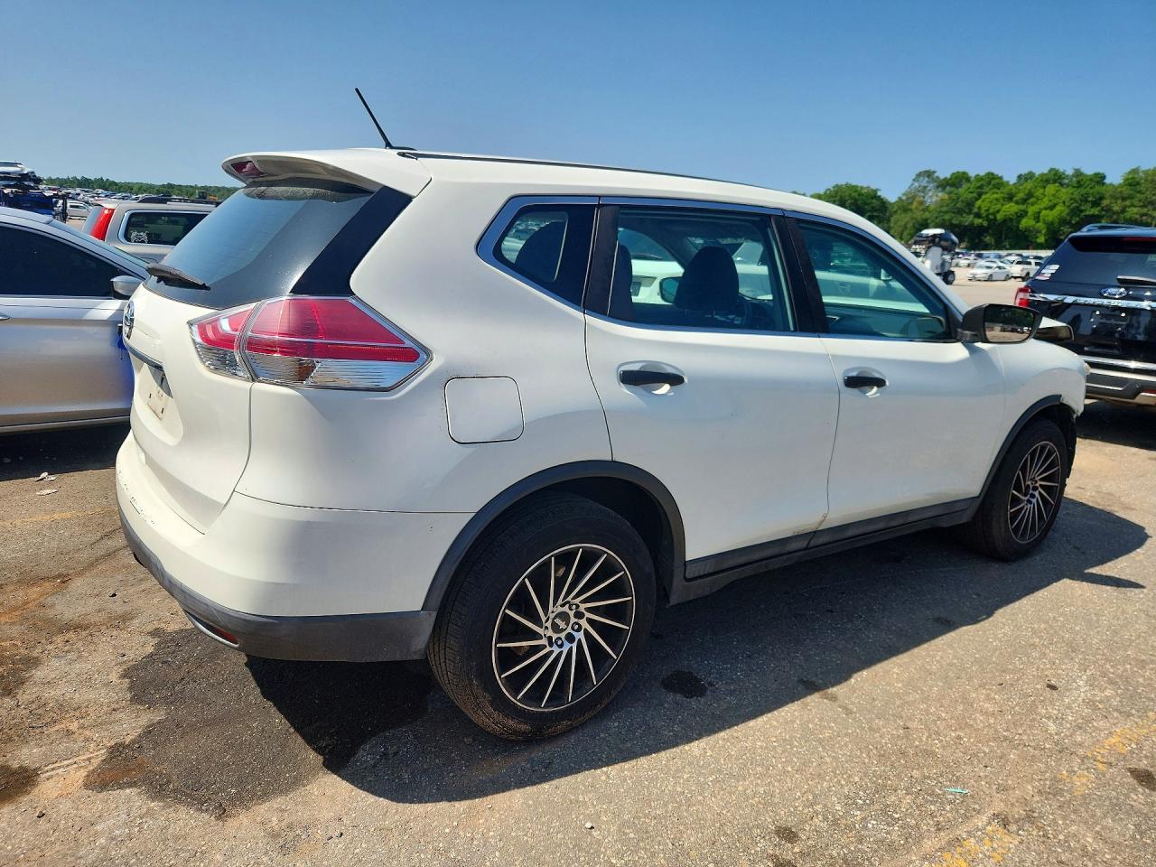 2016 NISSAN ROGUE S photo 5