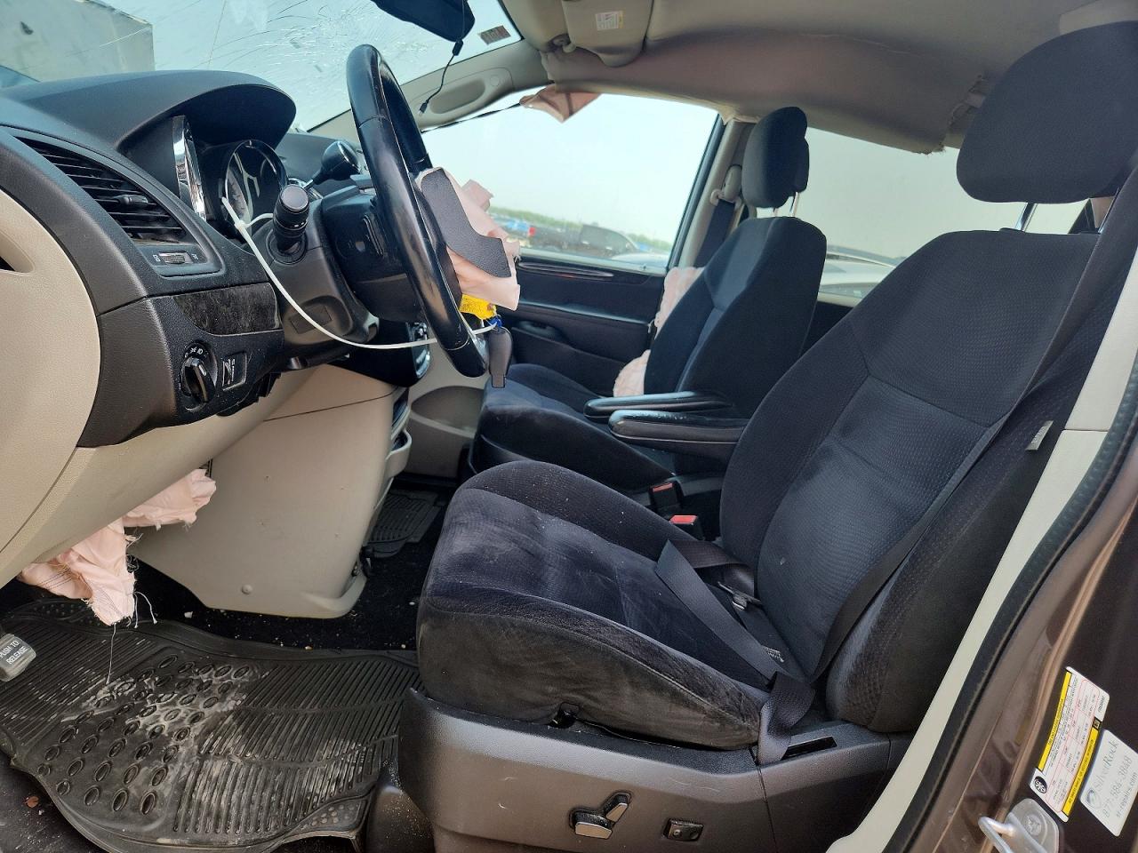 2015 DODGE GRAND CARAVAN SE photo 13