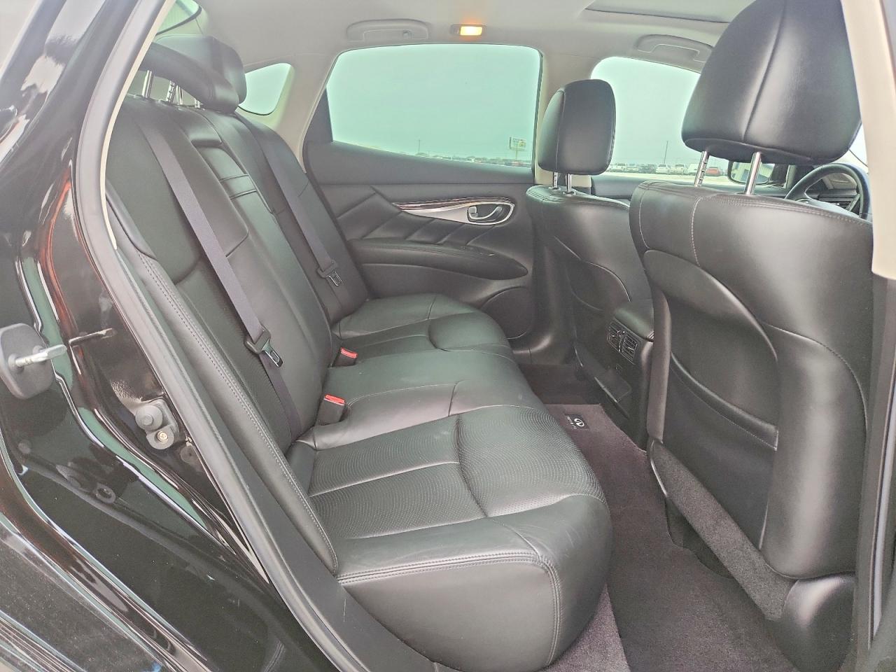 2012 INFINITI M37 BASE photo 19