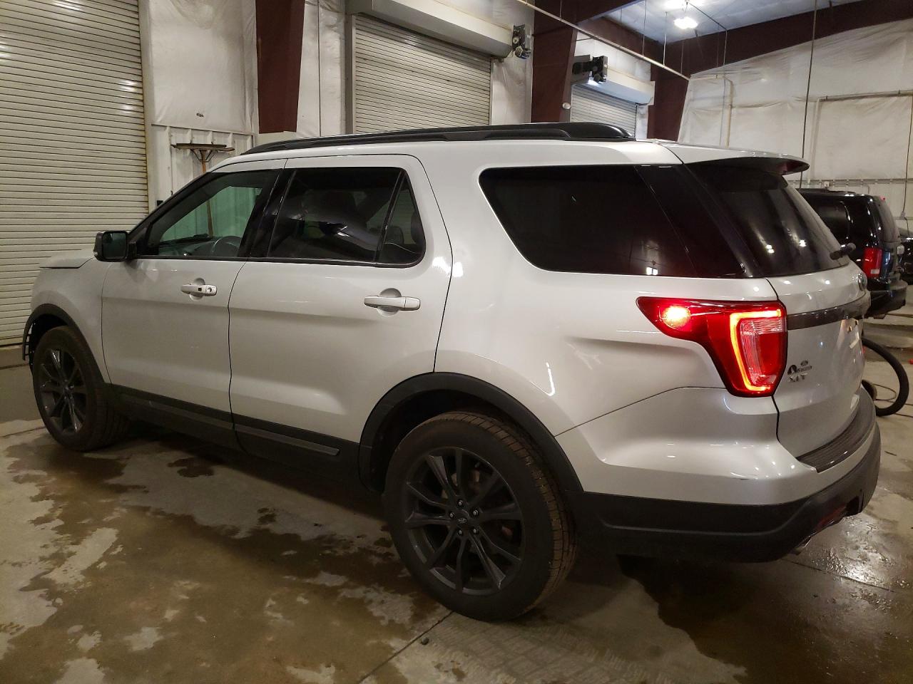 2018 FORD EXPLORER XLT photo 4