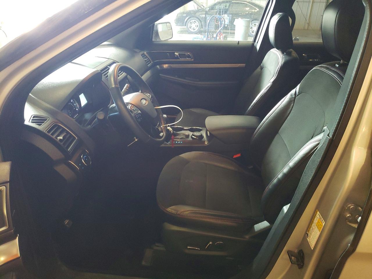 2018 FORD EXPLORER XLT photo 19