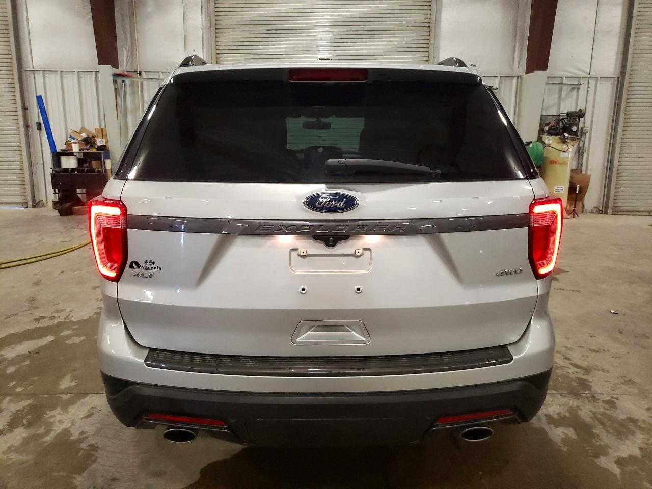 2018 FORD EXPLORER XLT photo 16