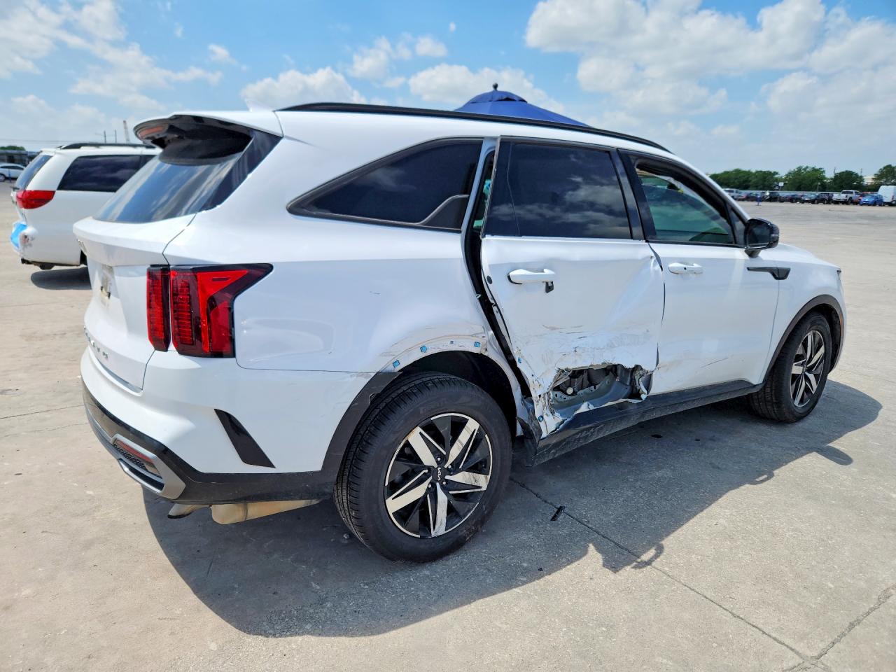 2022 KIA SORENTO S photo 7