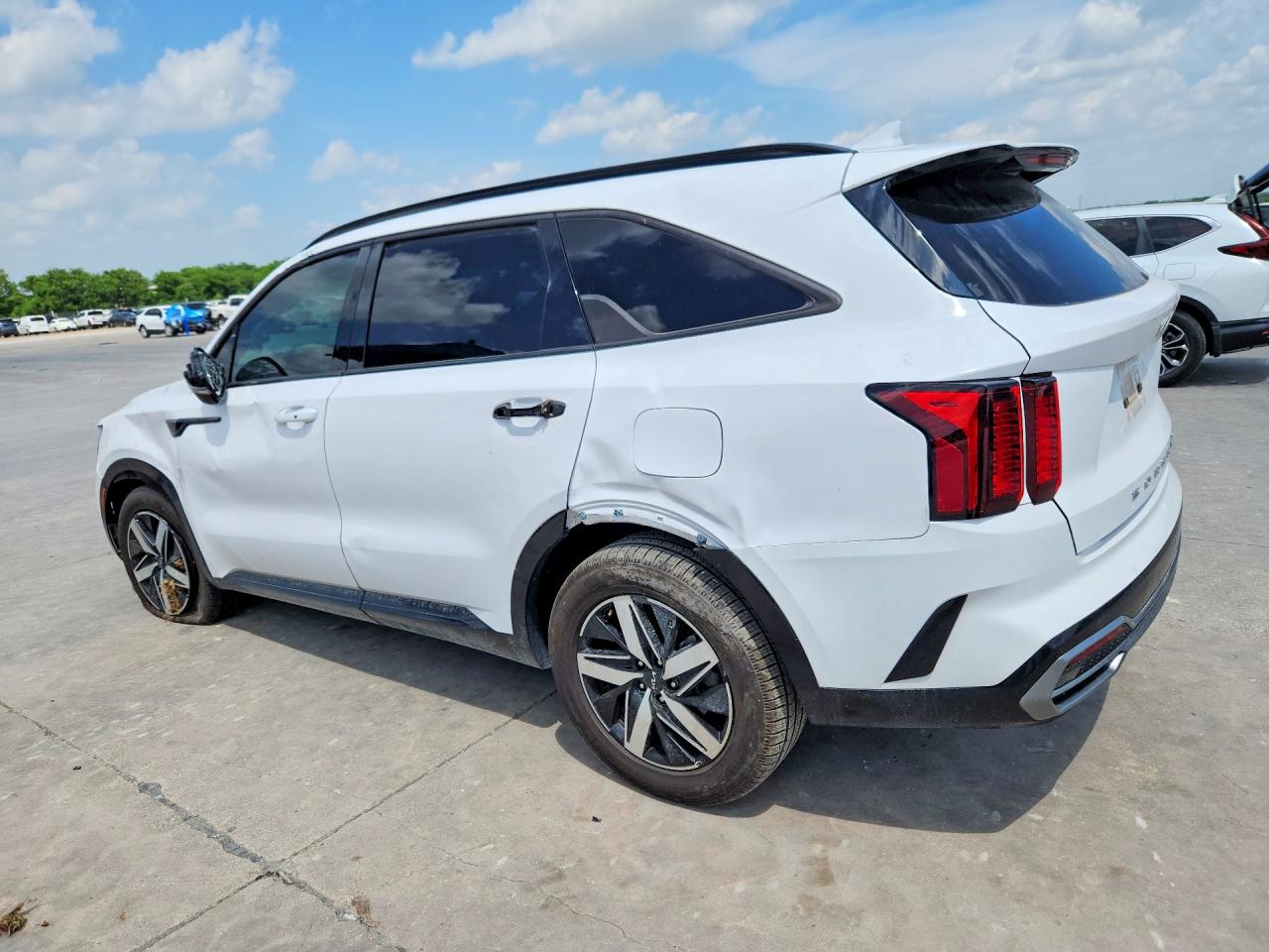 2022 KIA SORENTO S photo 4