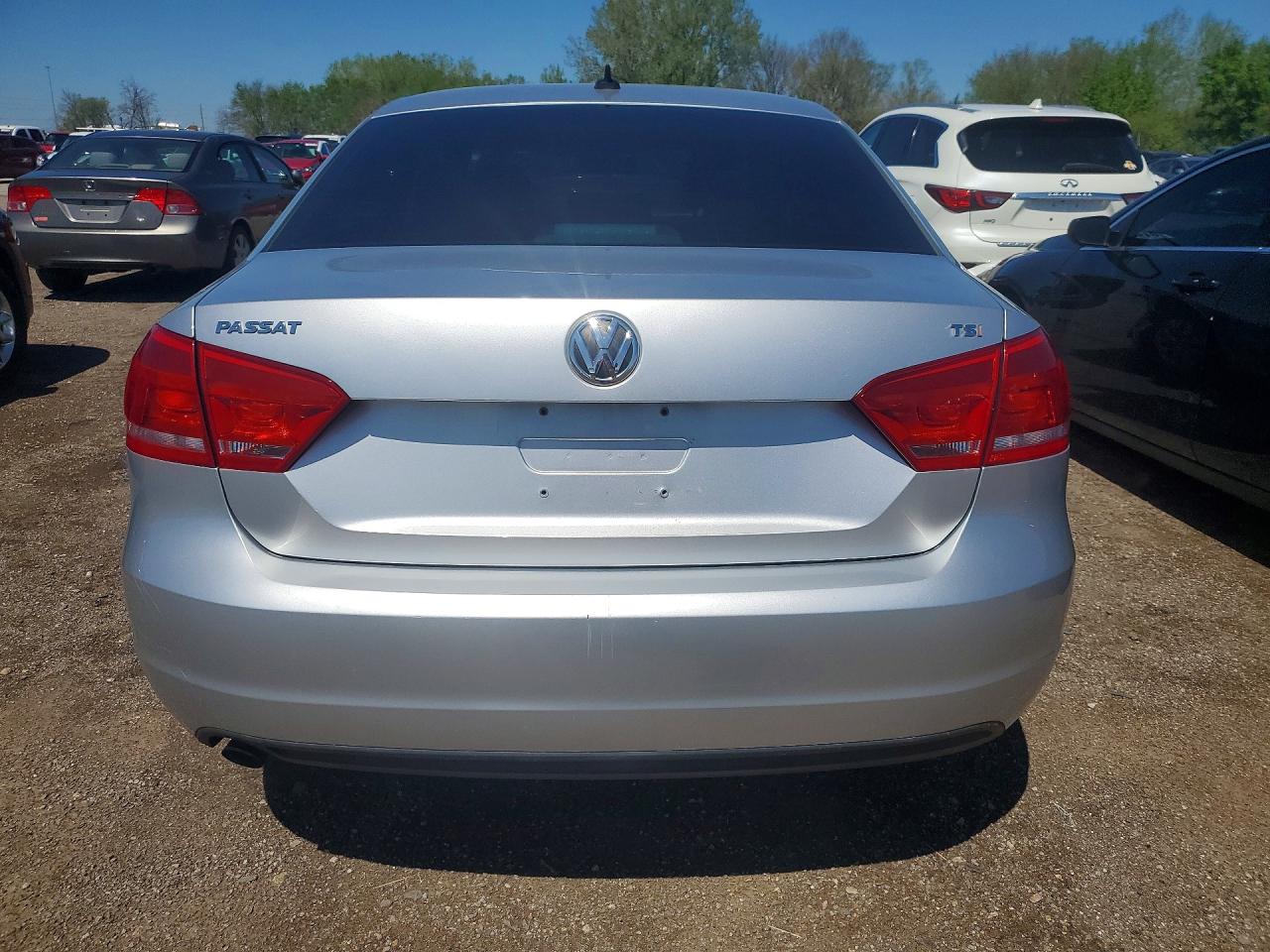 2015 VOLKSWAGEN PASSAT S photo 11