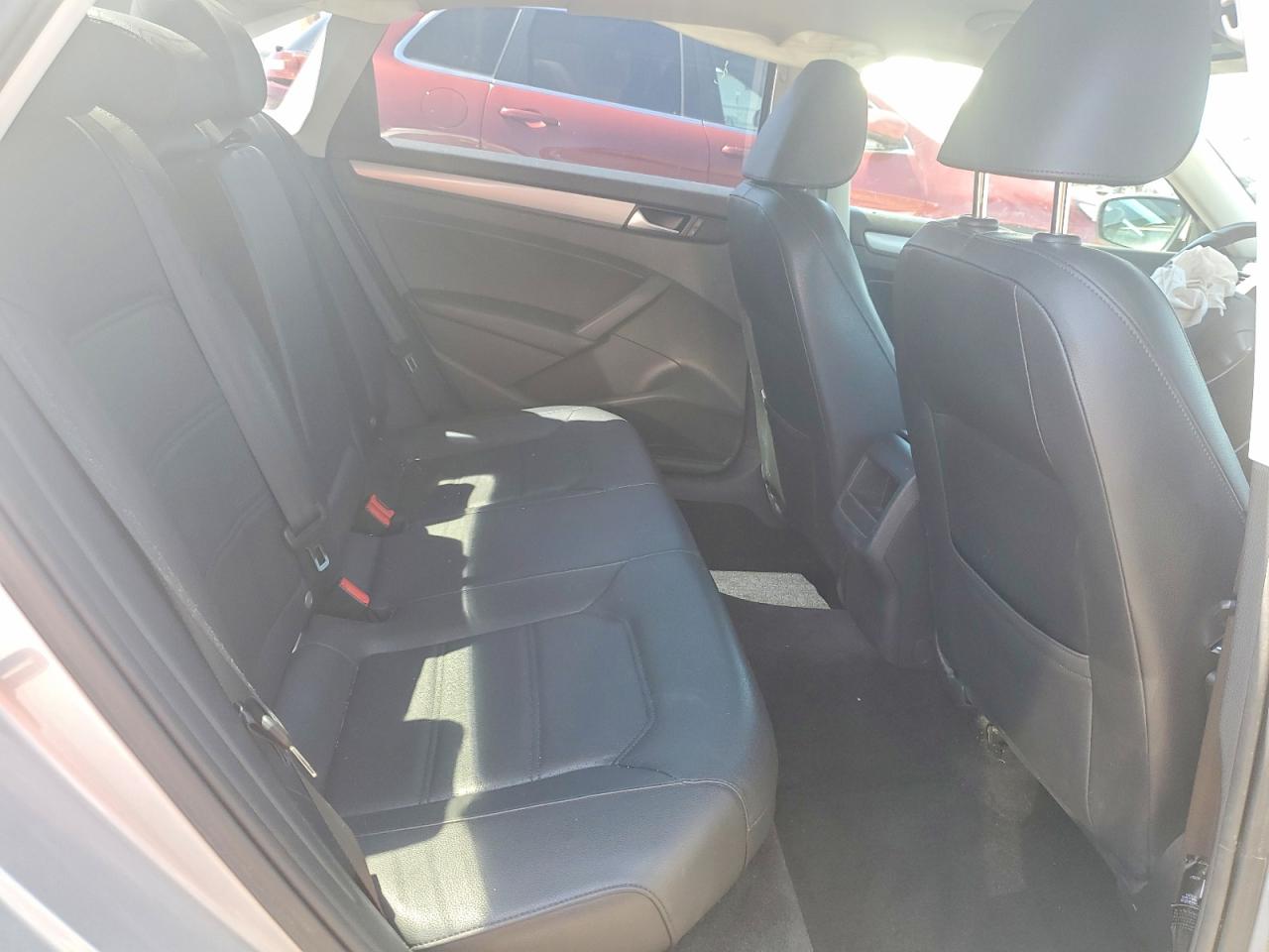 2015 VOLKSWAGEN PASSAT S photo 19
