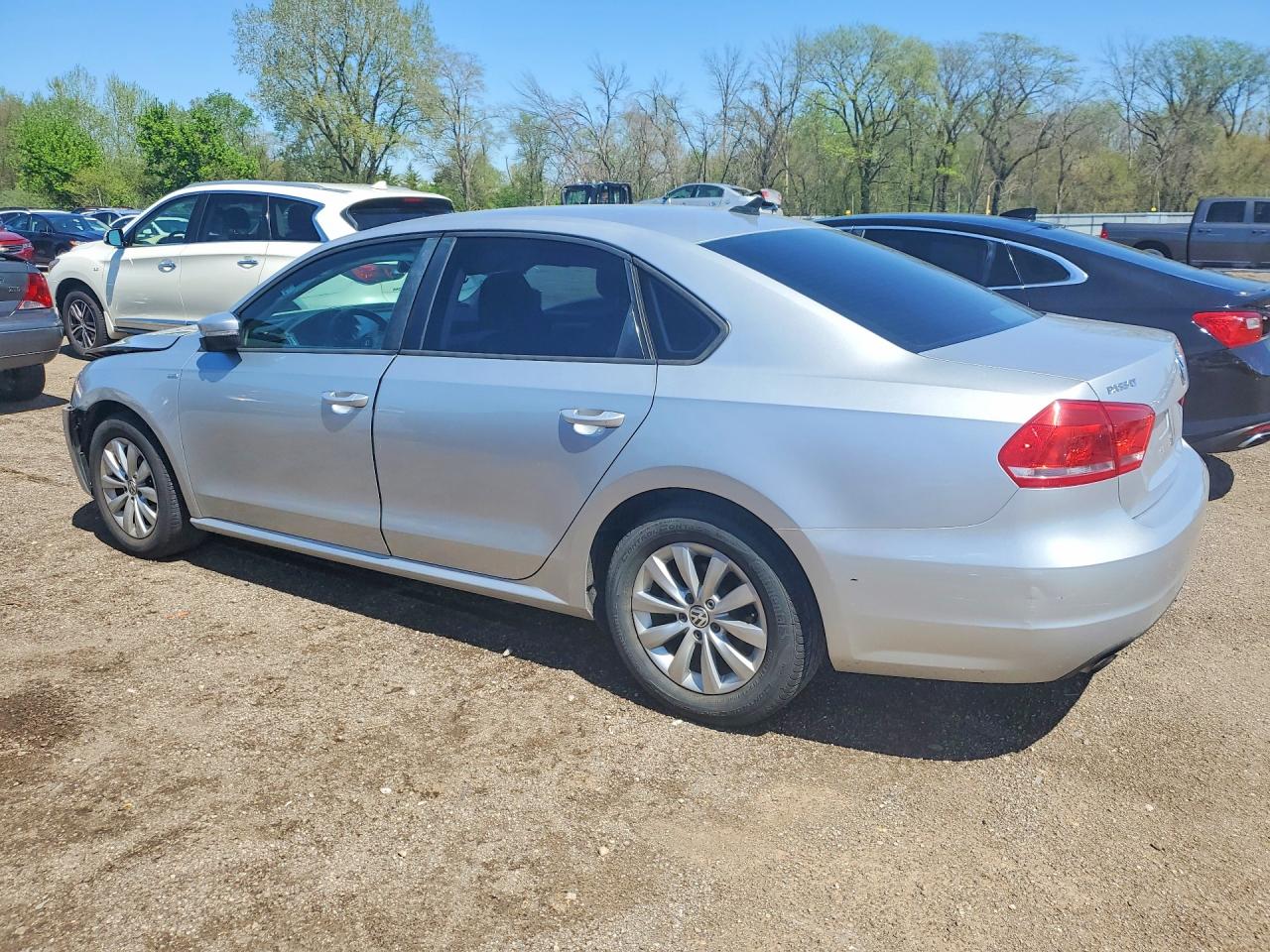 2015 VOLKSWAGEN PASSAT S photo 3