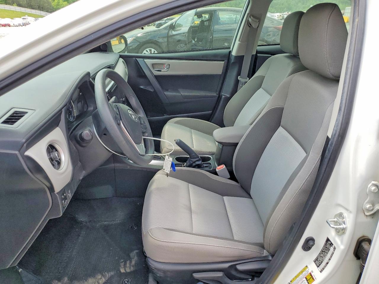 2019 TOYOTA COROLLA LE photo 13
