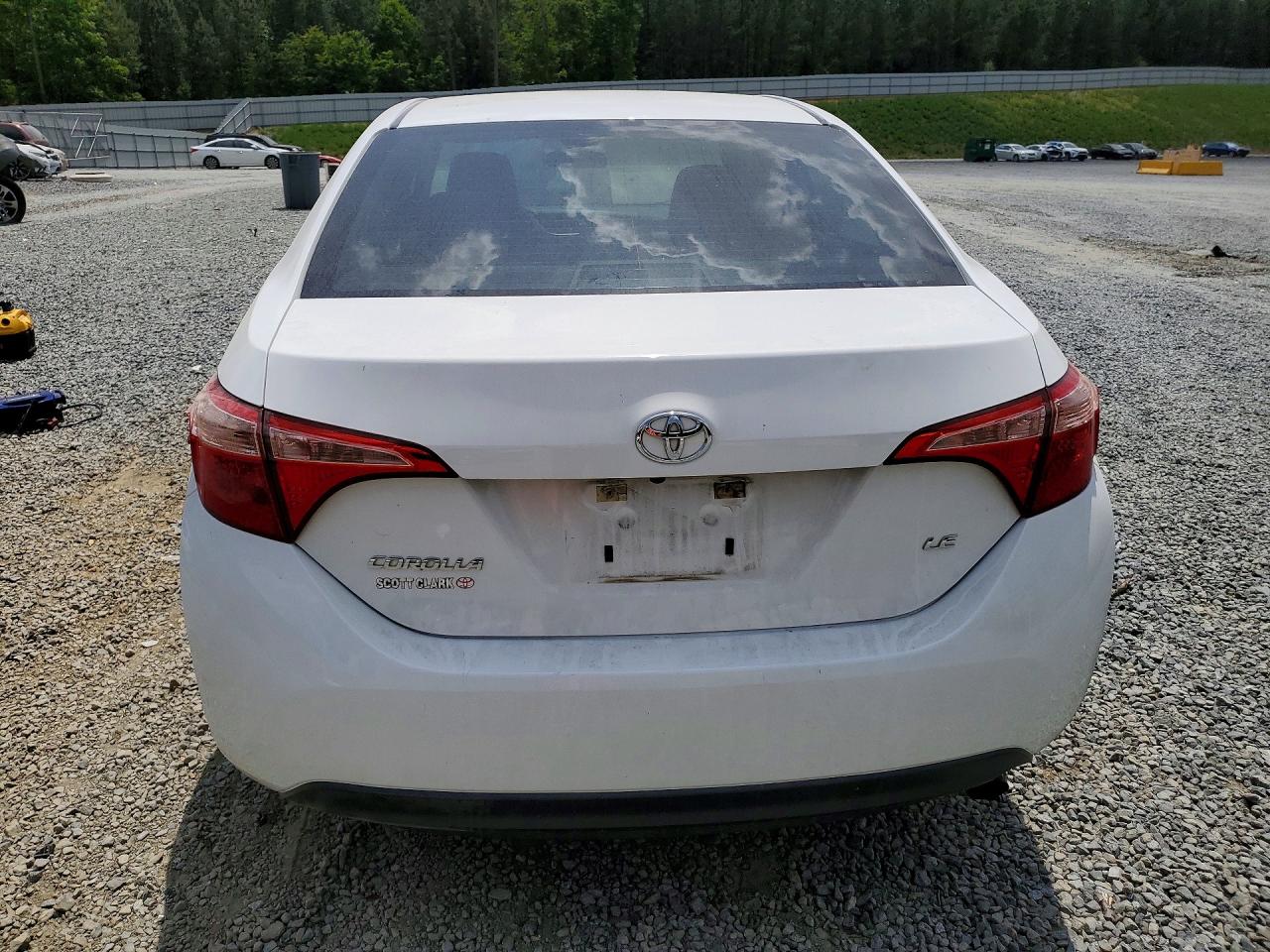 2019 TOYOTA COROLLA LE photo 11