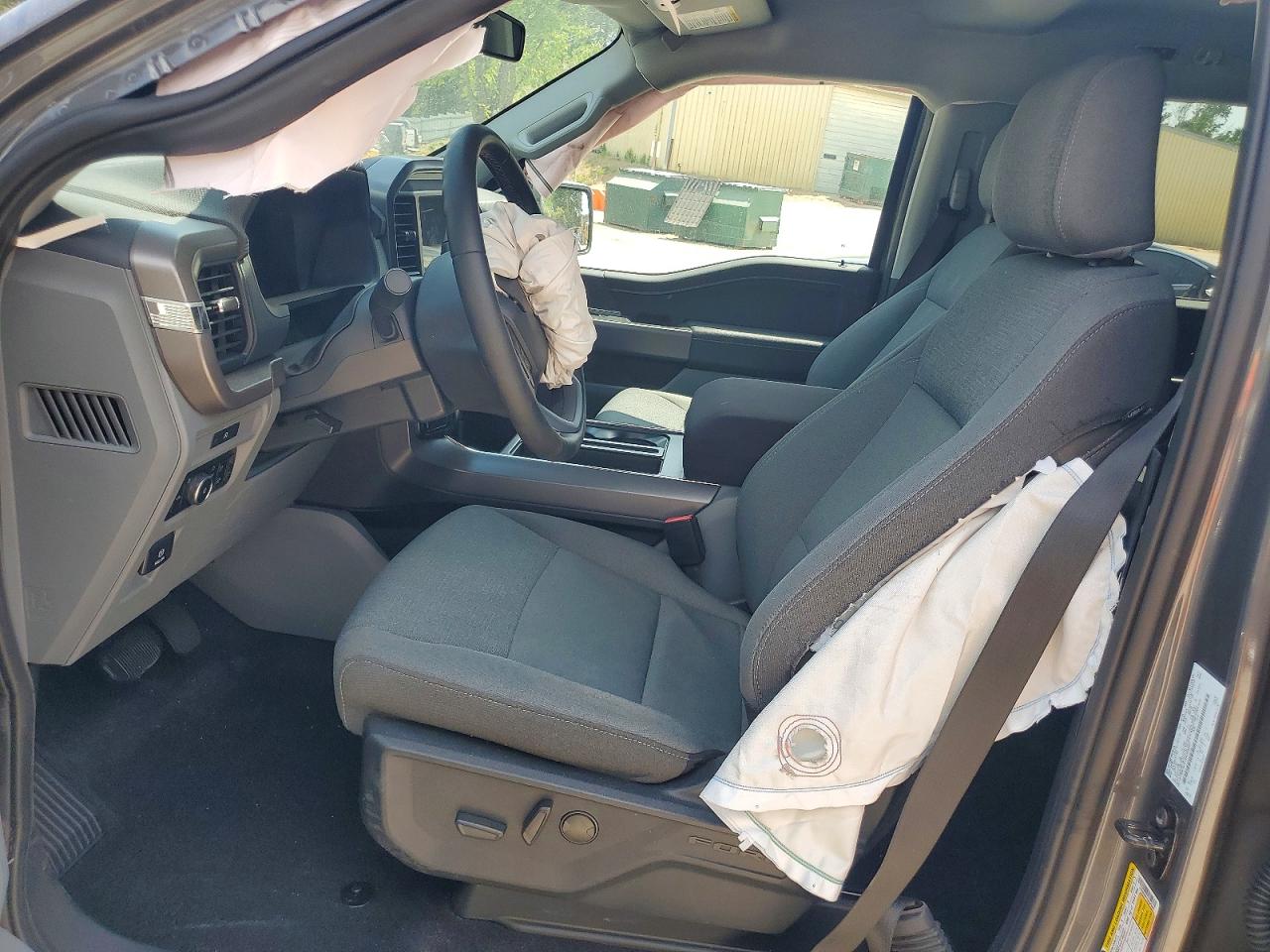 2025 FORD F150 XLT photo 19