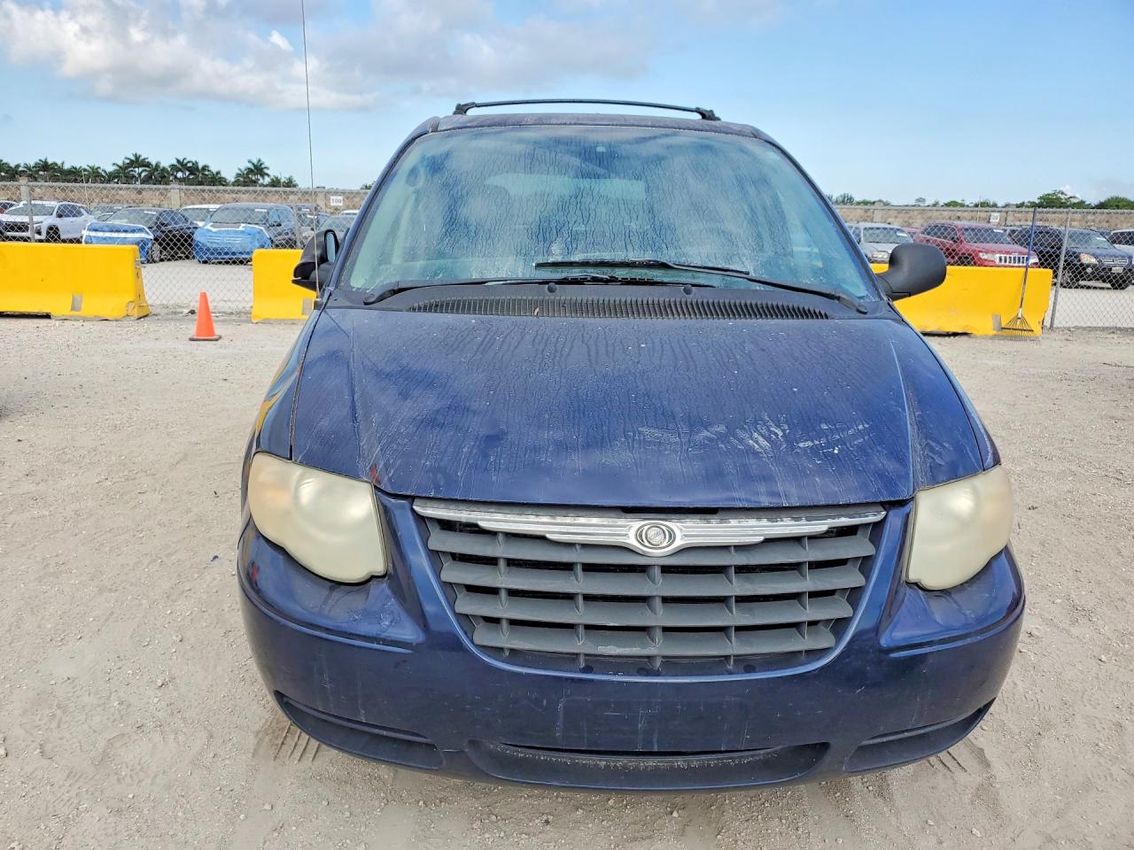 2006 CHRYSLER TOWN & COUNTRY LX photo 9