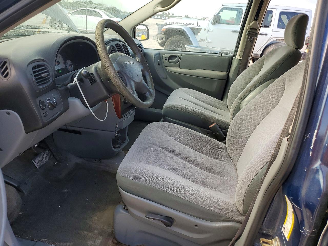 2006 CHRYSLER TOWN & COUNTRY LX photo 13