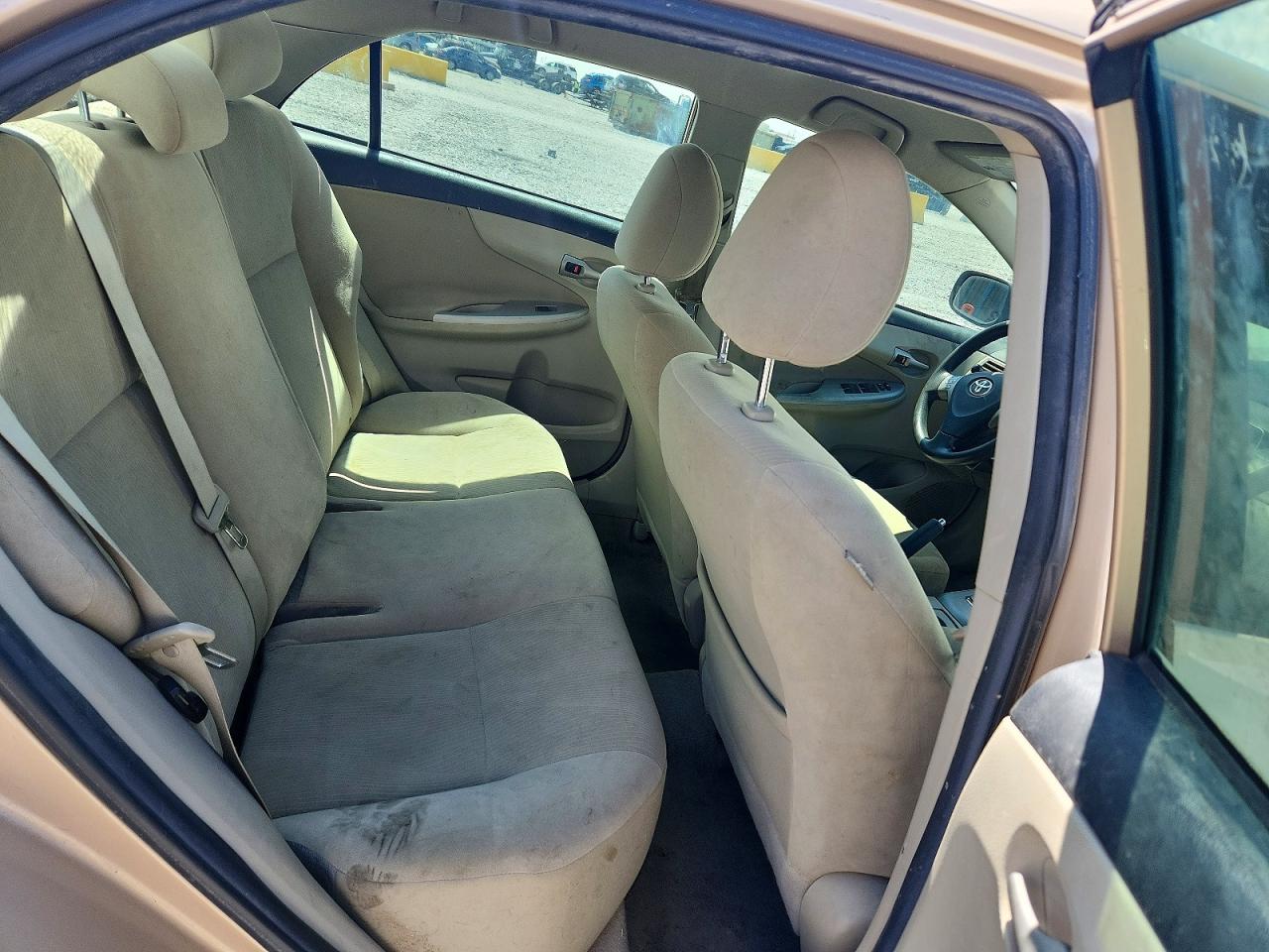 2012 TOYOTA COROLLA LE photo 28