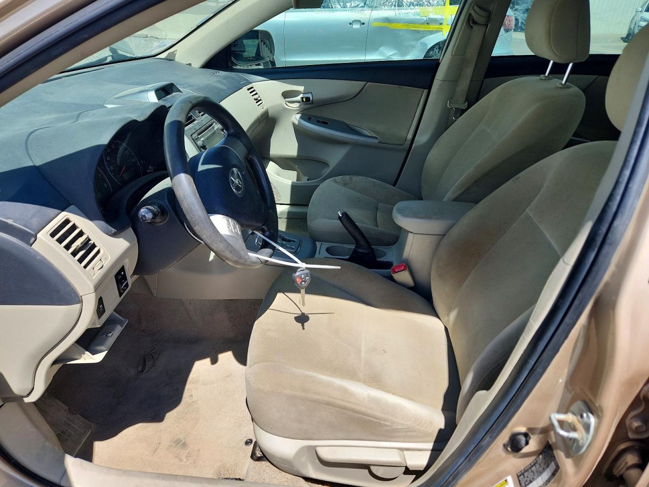2012 TOYOTA COROLLA LE photo 19