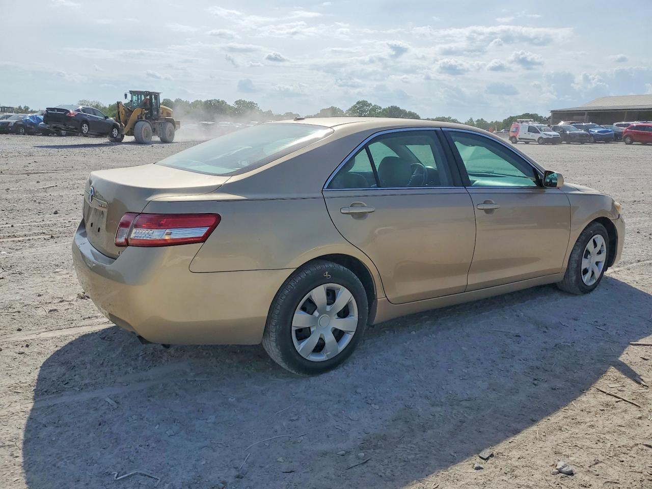 2010 TOYOTA CAMRY LE photo 5