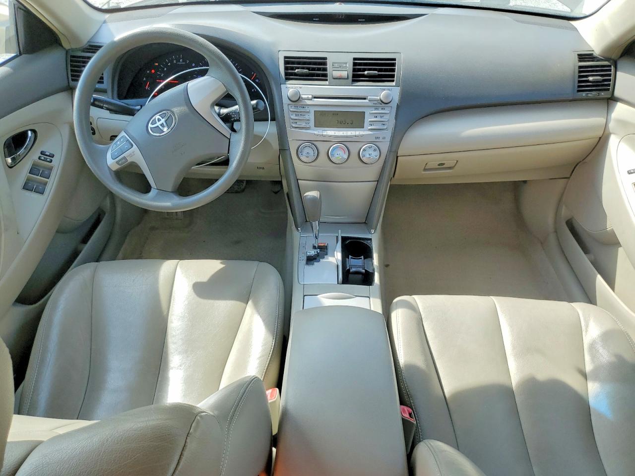 2010 TOYOTA CAMRY LE photo 15
