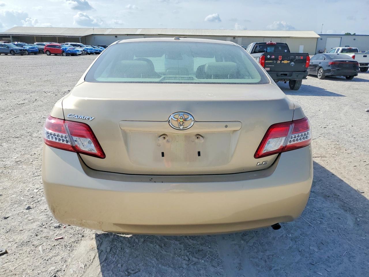 2010 TOYOTA CAMRY LE photo 11