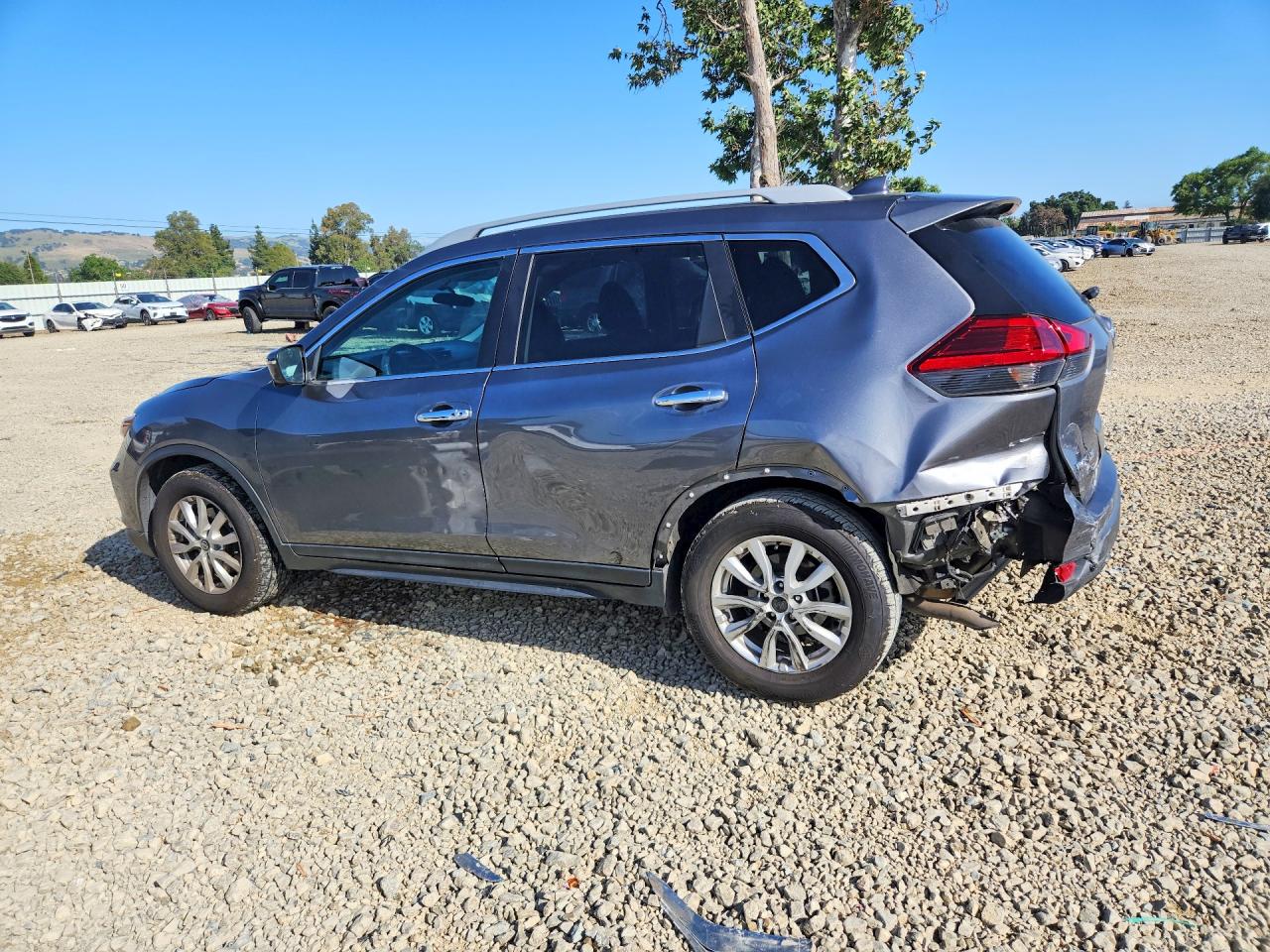 2017 NISSAN ROGUE SV photo 3