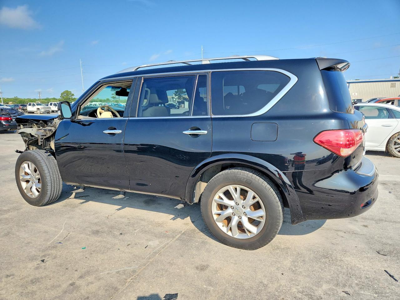 2013 INFINITI QX56 BASE photo 3