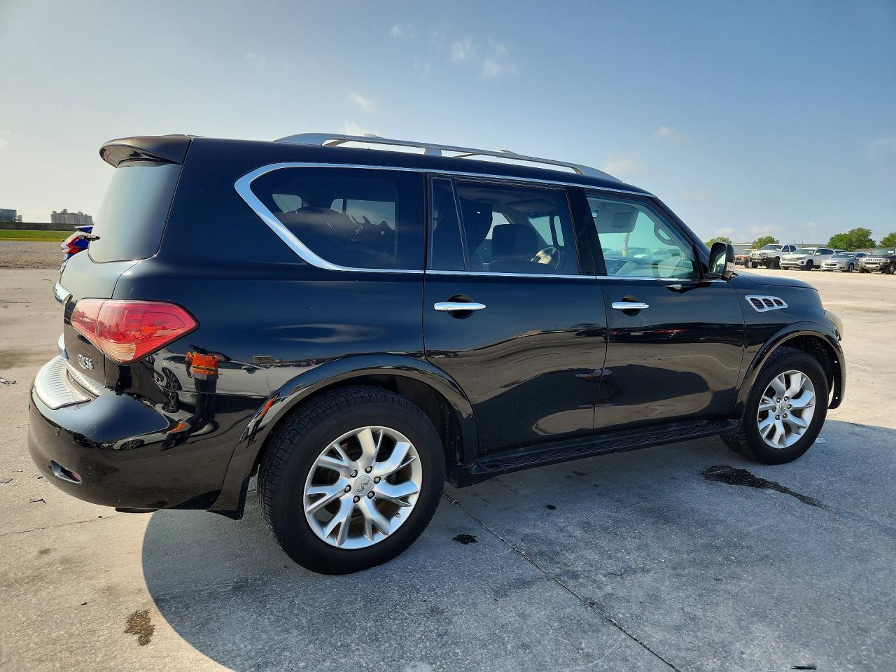 2013 INFINITI QX56 BASE photo 5