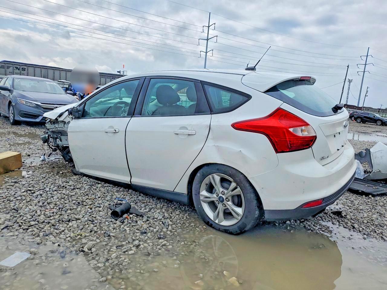 2013 FORD FOCUS SE photo 4
