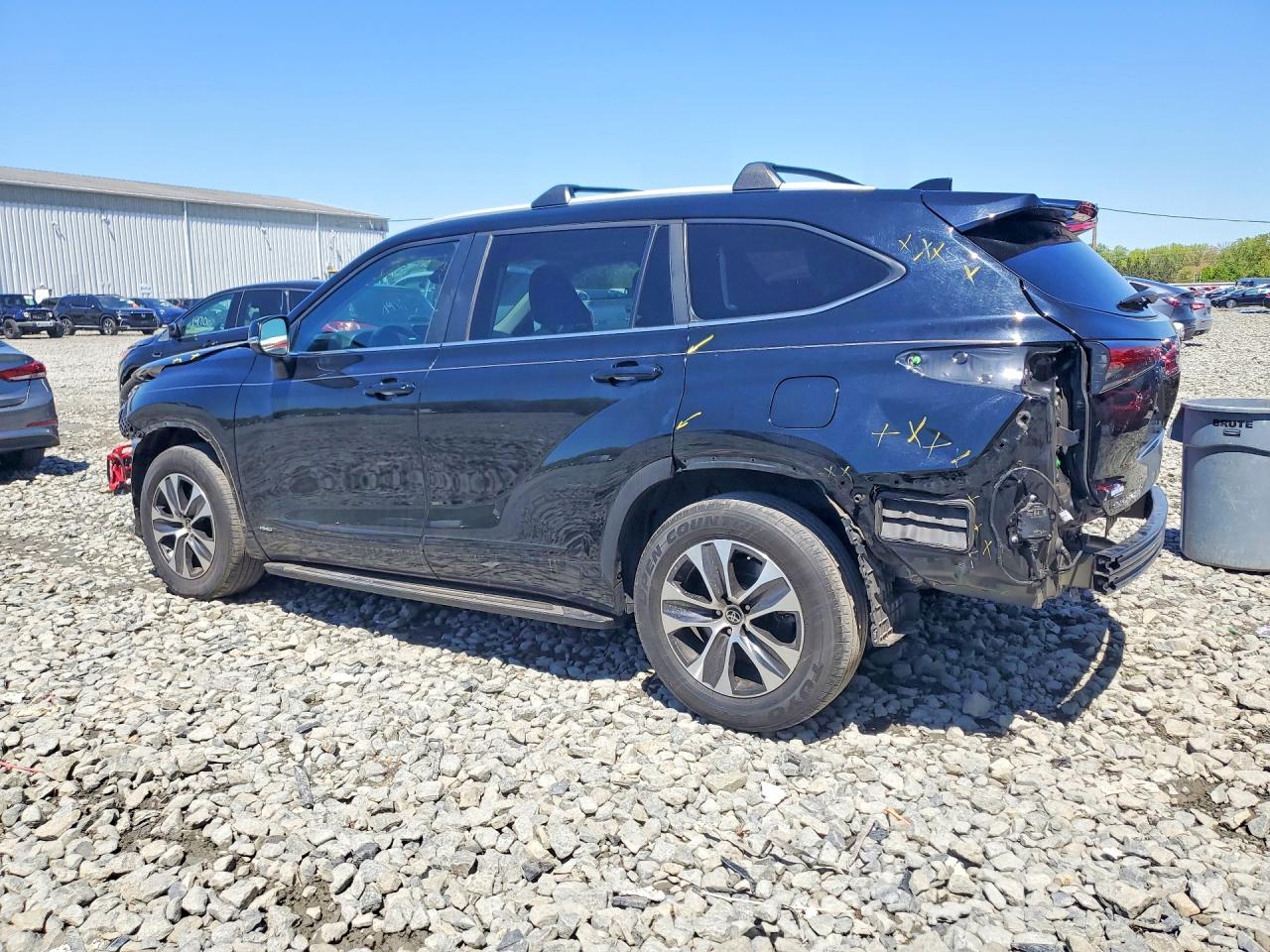 2023 TOYOTA HIGHLANDER HYBRID XLE photo 3