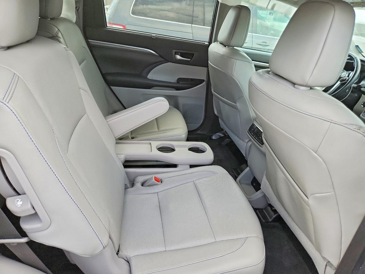 2018 TOYOTA HIGHLANDER LIMITED photo 31