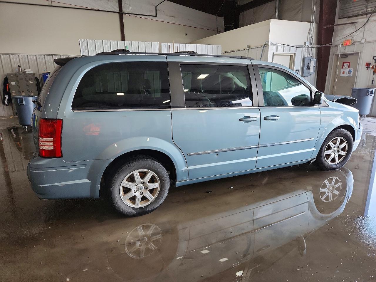 2010 CHRYSLER TOWN & COUNTRY TOURING PLUS photo 3