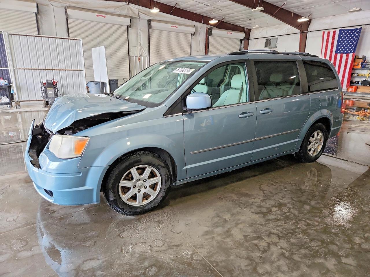 2010 CHRYSLER TOWN & COUNTRY