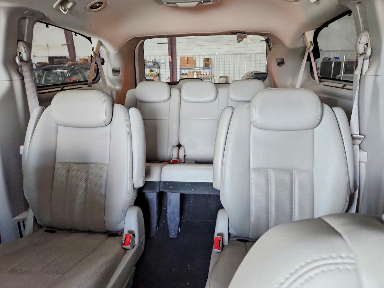 2010 CHRYSLER TOWN & COUNTRY TOURING PLUS photo 10