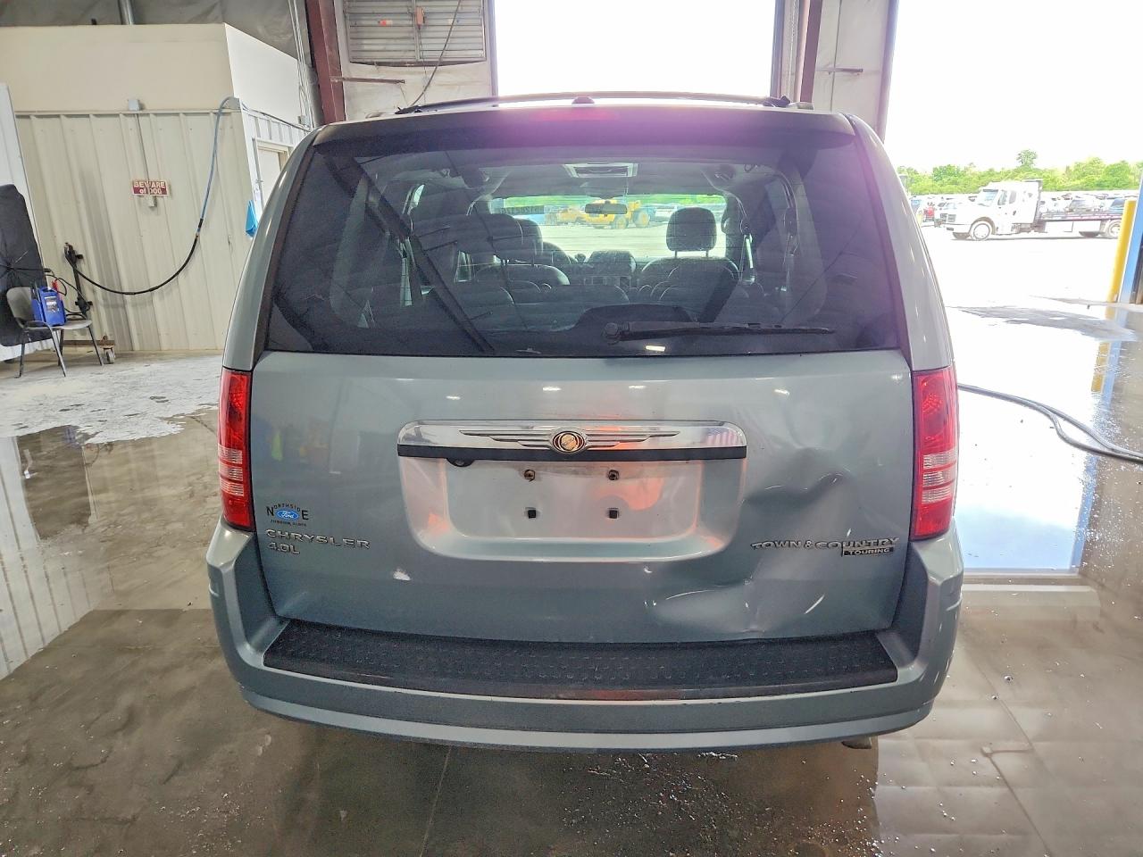 2010 CHRYSLER TOWN & COUNTRY TOURING PLUS photo 6