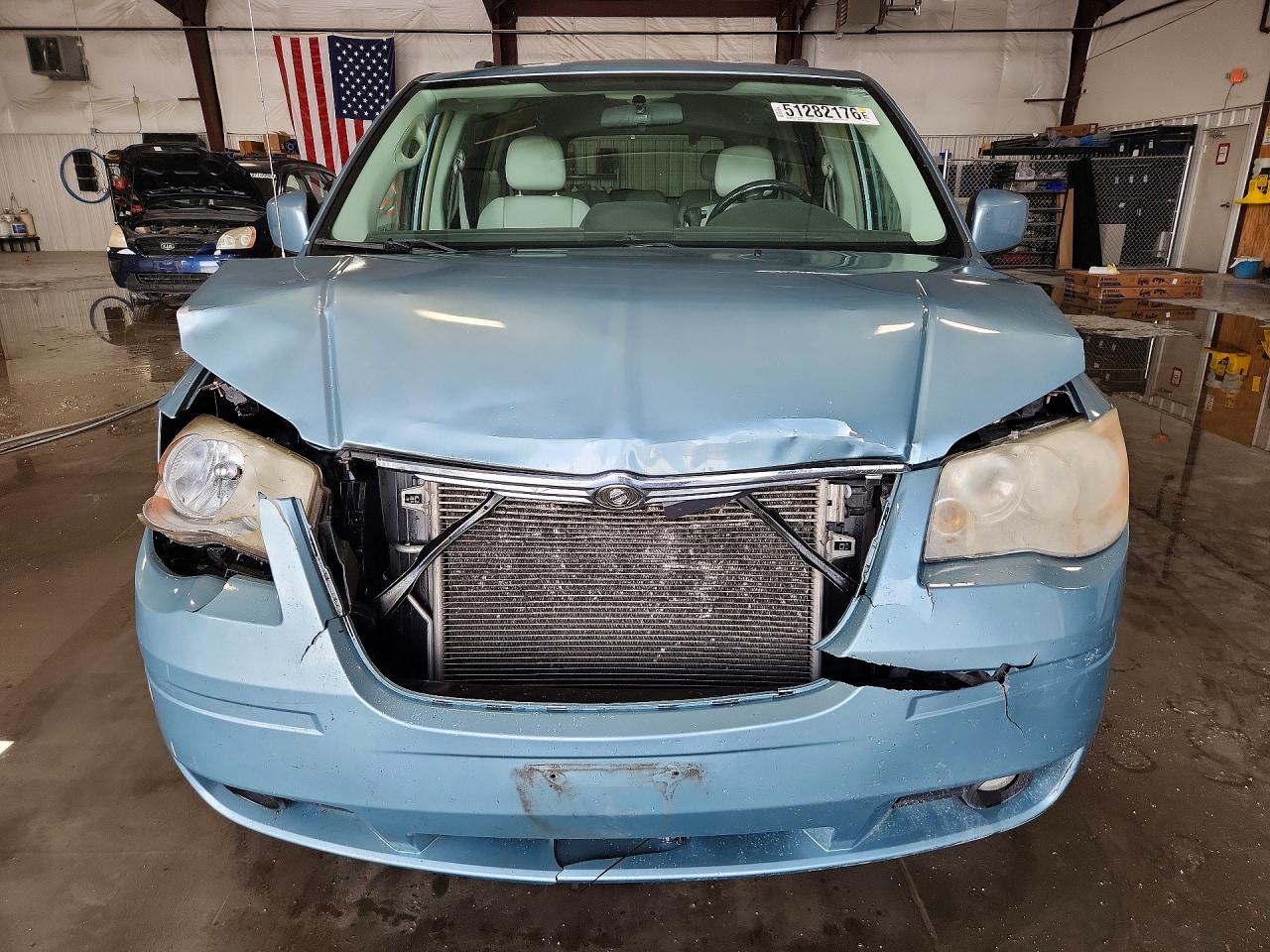 2010 CHRYSLER TOWN & COUNTRY TOURING PLUS photo 5
