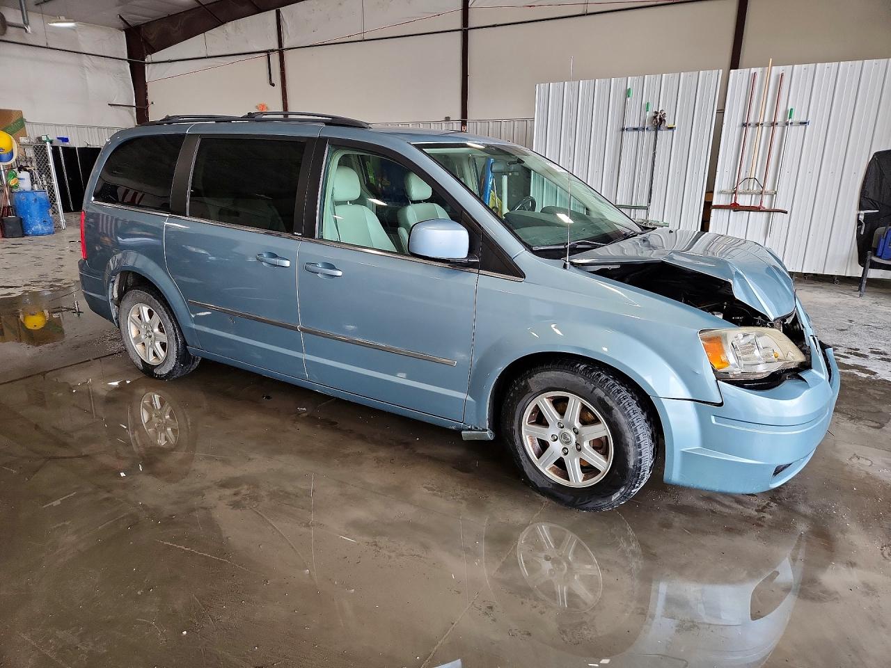 2010 CHRYSLER TOWN & COUNTRY TOURING PLUS photo 4
