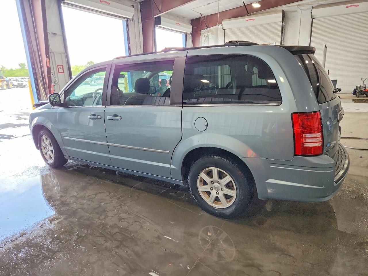 2010 CHRYSLER TOWN & COUNTRY TOURING PLUS photo 2