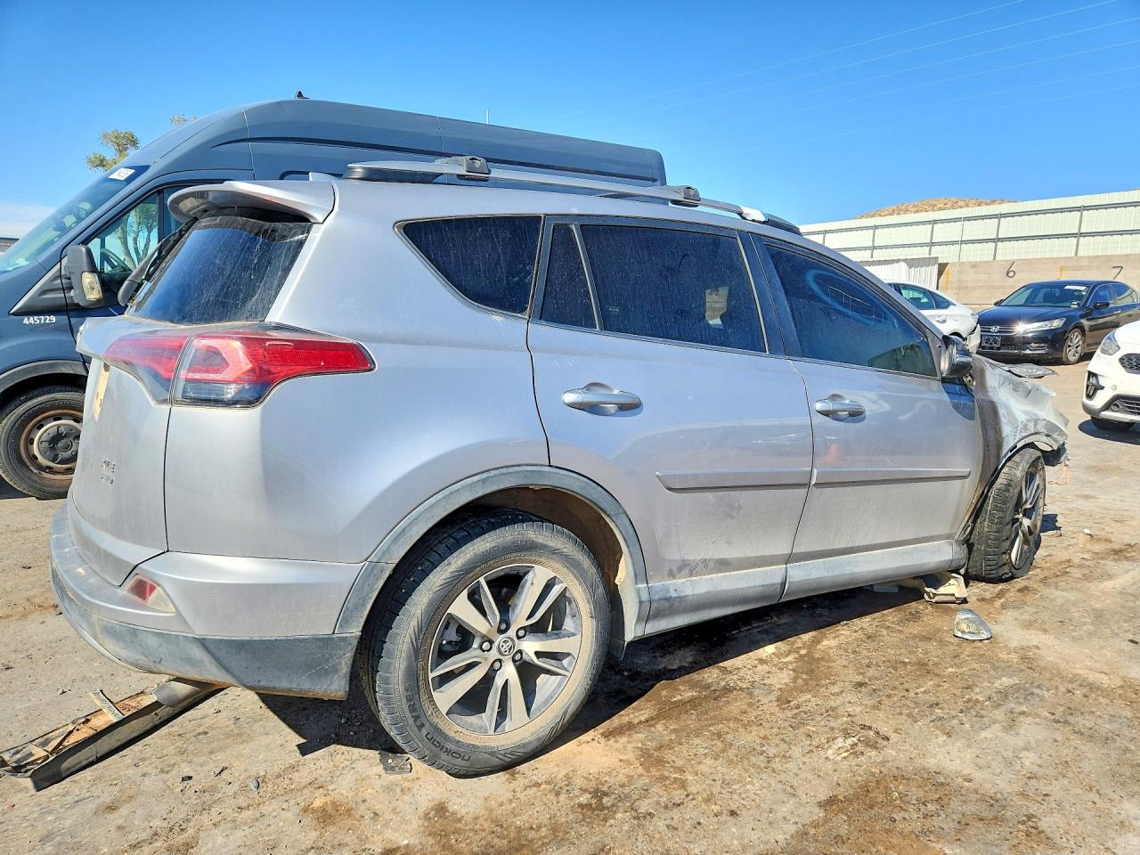 2017 TOYOTA RAV4 XLE photo 5